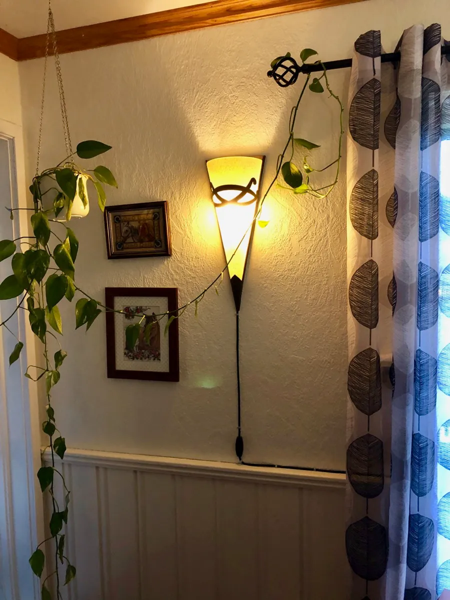 Lampe bak TV der gammel pære kunne erstattes med smart mignon-pære