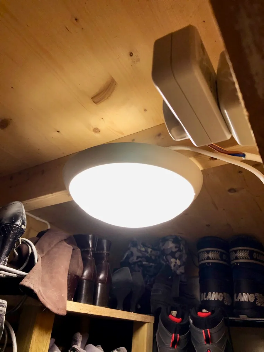 Trådfri dørsensor styrer lampe via Trådfri smartplugg