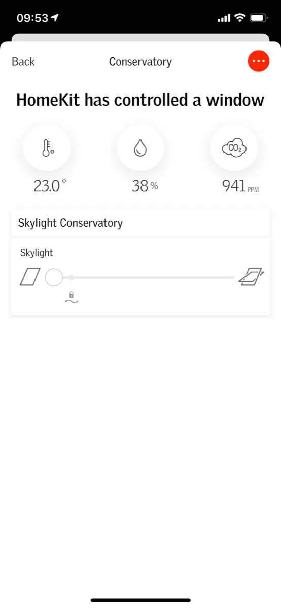 Skjermbilder fra henholdsvis Velux Active- og Home-appen